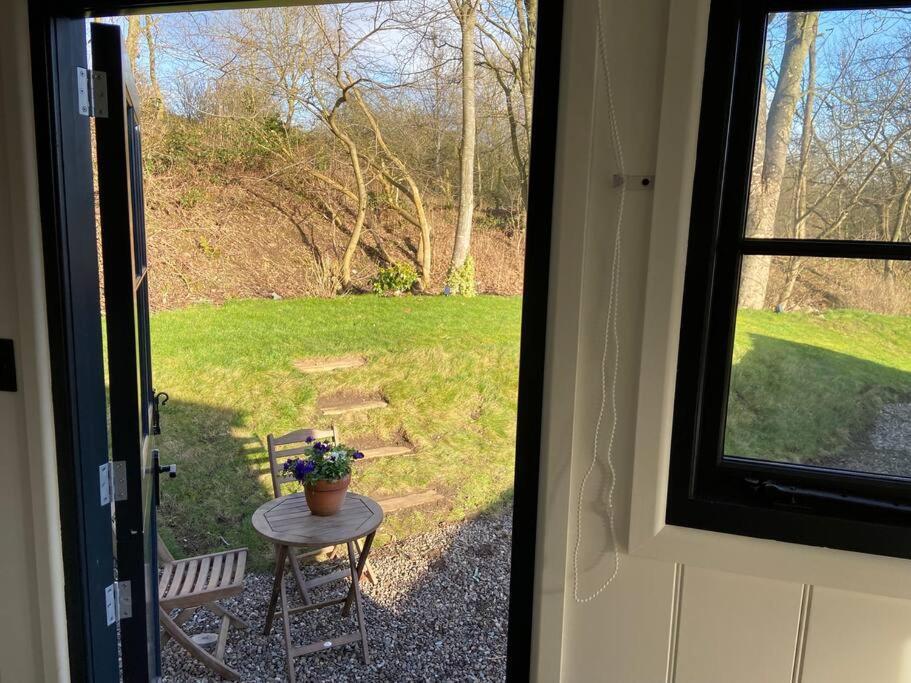 Peaceful Shepherd'S Hut In Beautiful Countryside. Linlithgow Extérieur photo